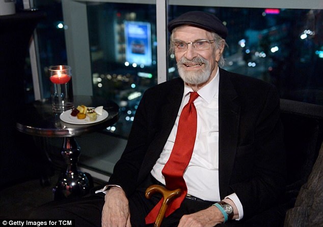 Diễn viên “Nhiệm vụ bất khả thi” qua đời - 1 Nam diễn viên kỳ cựu Martin Landau đã qua đời ngày 15/7 tại thành phố Los Angeles ở tuổi 89.