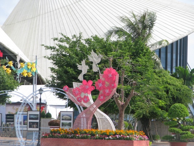 Ấn tượng hình gà “khủng” đón Tết Đinh Dậu - 14