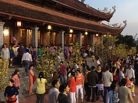 Dòng người nô nức đổ về Thiền viện Trúc Lâm Phương Nam - 12 Dòng người nô nức đổ về Thiền viện Trúc Lâm Phương Nam - 12