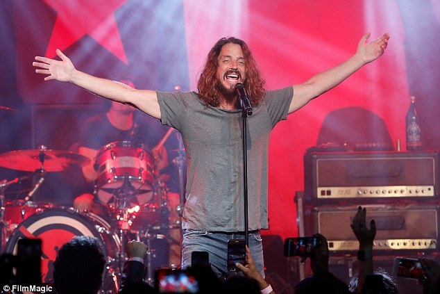 Nam ca sĩ nhạc rock bất ngờ qua đời chỉ vài giờ sau đêm nhạc - 12 Chris Cornell biểu diễn hồi đầu năm nay tại Los Angeles.