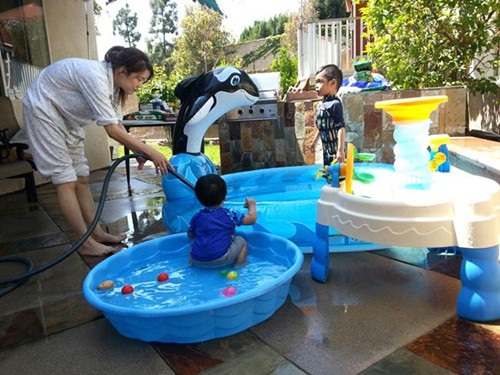 Nói về ngôi nhà, ông bầu Dũng Taylor khiêm tốn cho biết, đó chỉ là một căn nhà thuộc dạng trung bình tại Mỹ và không có quá nhiều điều để khoe.