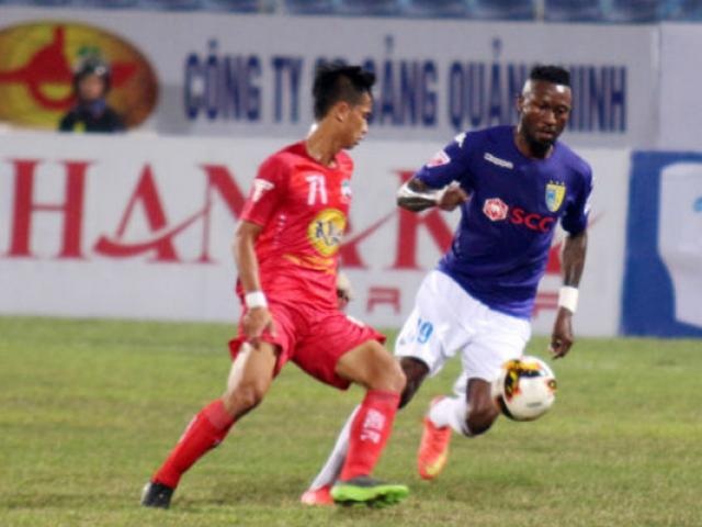 Tranh cãi về pha vào bóng “liều lĩnh” của Samson ở V-League - 1
Samson (phải) bị lên án bởi pha vào bóng thô bạo
