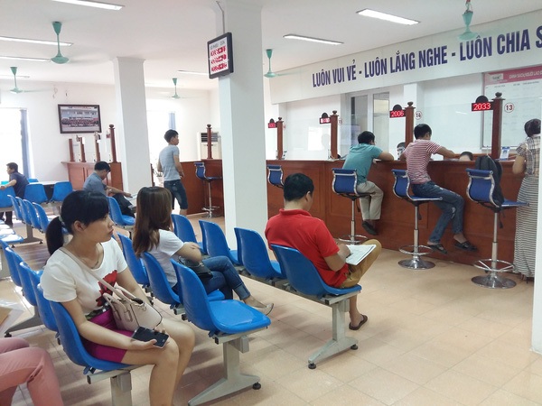 Trục lợi hưởng trợ cấp thất nghiệp: Phát hiện và xử lý không dễ - 1
Người lao động làm thủ tục BHTN tại TT DVVL Hà Nội.