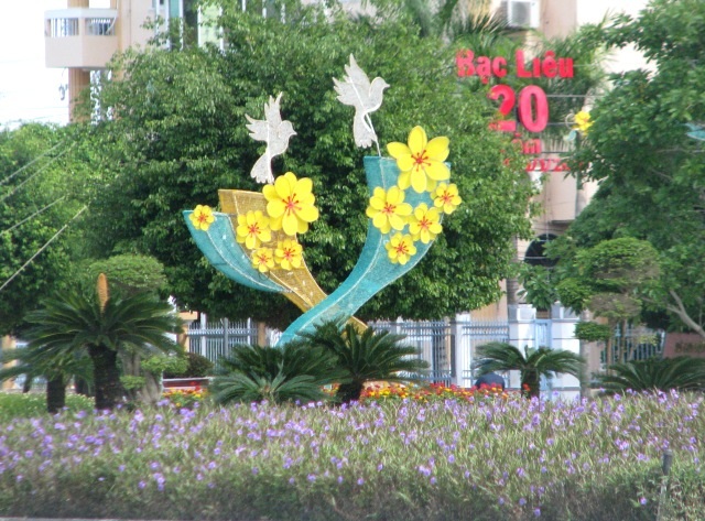 Ấn tượng hình gà “khủng” đón Tết Đinh Dậu - 13