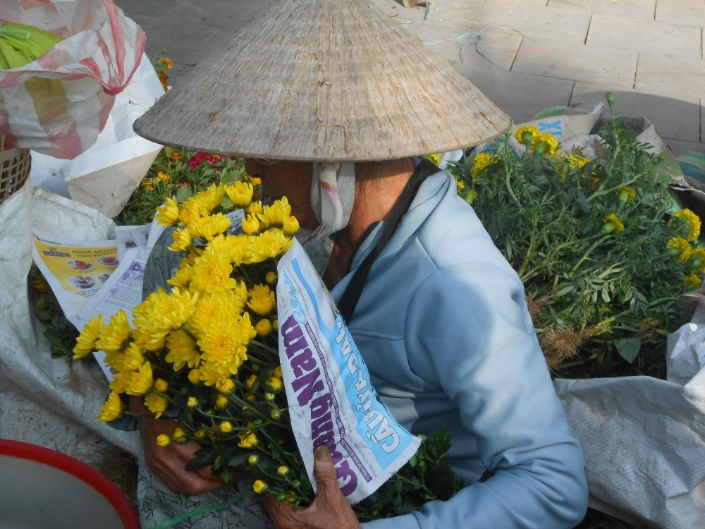 “Chen chân” sắm Tết trong phiên chợ ngày cuối năm - 47 “Chen chân” sắm Tết trong phiên chợ ngày cuối năm - 47