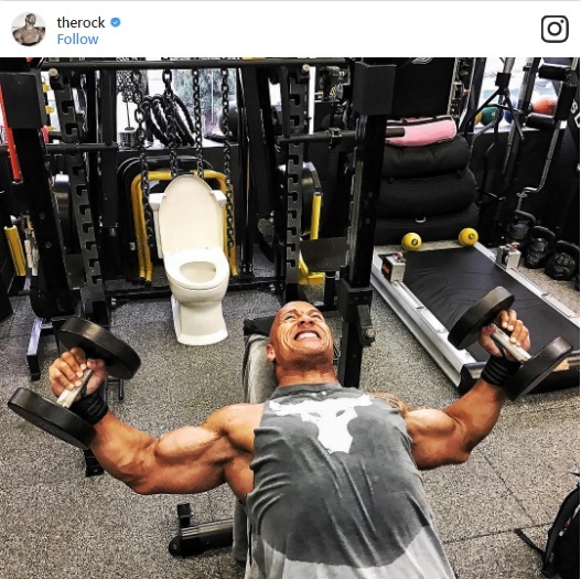 Dwayne thường luyện tập 6 ngày/tuần, 2 lần/ngày. Một ngày cuối tuần không luyện tập gì, sẽ chỉ dành cho việc nghỉ ngơi, giải trí.