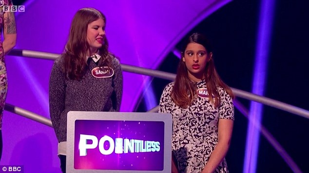 Trong một giây “sơ sẩy”, Sarah đã cho rằng Paris là tên của một… quốc gia. Ngay lập tức, cô gái đã gây “bão mạng” tại Anh và trở thành đề tài trêu chọc của nhiều người. Trước đó, Sarah còn tiết lộ cô luôn được nhận điểm A môn địa lý.