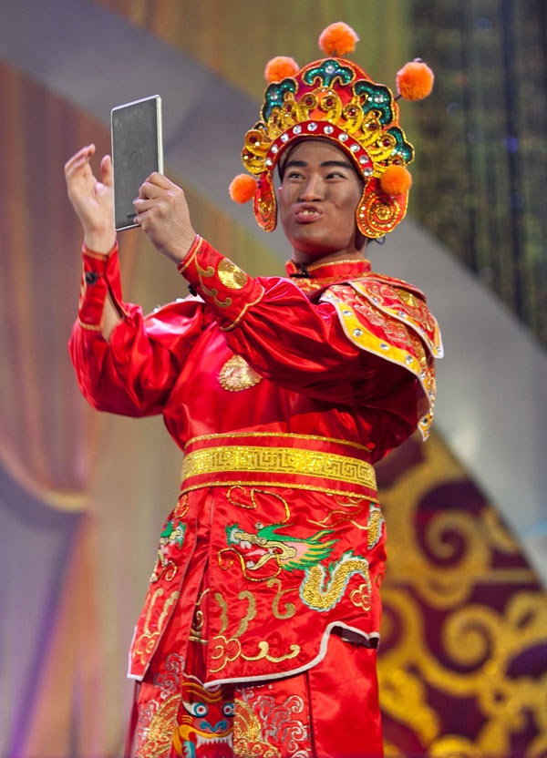 Ai thay thế Minh Quân đảm nhận vai Thiên Lôi trong Táo Quân 2017? - 5 Vai Thiên Lôi của Minh Quân trong Táo Quân 2013.