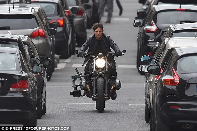 Ở tuổi ngoại ngũ tuần, Tom Cruise vẫn tự mình thực hiện các pha hành động nguy hiểm.