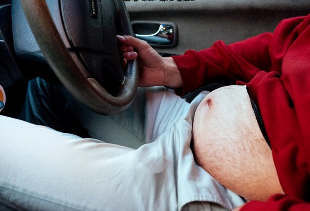 
Nhà thiết kế Albert Pukies dự định sau khi có hãng sản xuất túi tìm tới đề nghị hợp tác sản xuất, anh sẽ cho ra các mẫu túi với nhiều tông màu da đa dạng để người dùng có thể lựa chọn màu sắc phù hợp với màu da bản thân.
