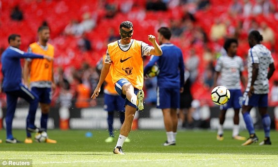 Vượt qua Chelsea ở loạt luân lưu, Arsenal giành Siêu cúp Anh - 6
Pedro khởi động với chiếc mặt nạ sau khi bị chân thương với Ospina hôm 22/7 ở trận giao hữu giữa Chelsea và Arsenal tại Trung Quốc