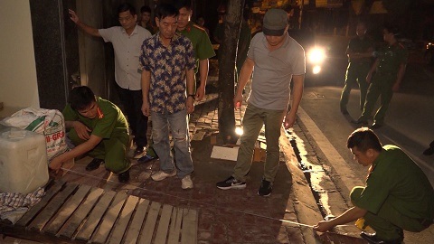 Hiện trường xảy ra vụ đốt nhà (ảnh Website công an tỉnh)