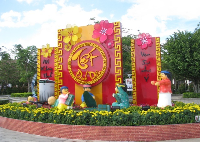 Ấn tượng hình gà “khủng” đón Tết Đinh Dậu - 18