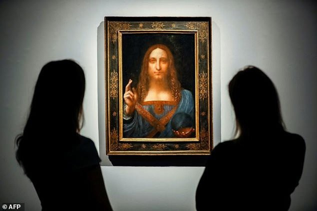 Ai là người chi 10.234 tỷ đồng mua bức tranh đắt nhất thế giới? - 2 Bức “Salvator Mundi” là một trong chưa đầy 20 bức tranh của danh họa Leonardo Da Vinci còn tồn tại cho tới nay. Tại thời điểm được đem ra đấu giá, đây cũng đồng thời là bức họa cuối cùng của Da Vinci còn có thể mua trên thị trường do các bức khác đều đã nằm trong bộ sưu tập của các bảo tàng lớn, vốn thường không rao bán tác phẩm quý.