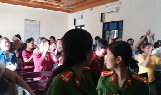 Buồn thay tiếng vỗ tay nơi công đường - 1
Một vụ án bị hủy án sơ thẩm, người dân vỗ tay