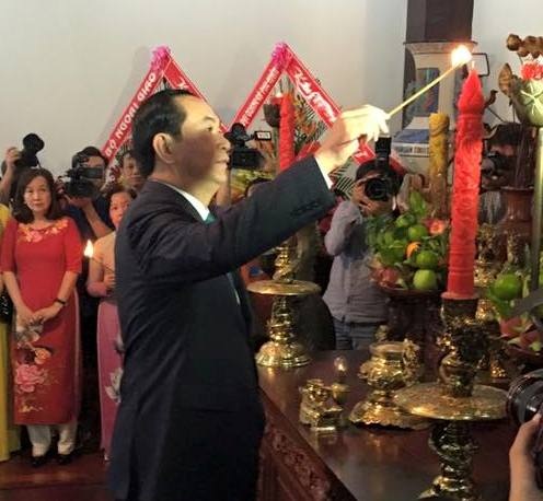 Chủ tịch nước thả cá chép trên sông Sài Gòn - 3 Chủ tịch nước thả cá chép trên sông Sài Gòn - 3