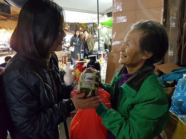 Đêm trắng mang Tết ấm đến người vô gia cư ở Hà Nội - 3 Đêm trắng mang Tết ấm đến người vô gia cư ở Hà Nội - 3