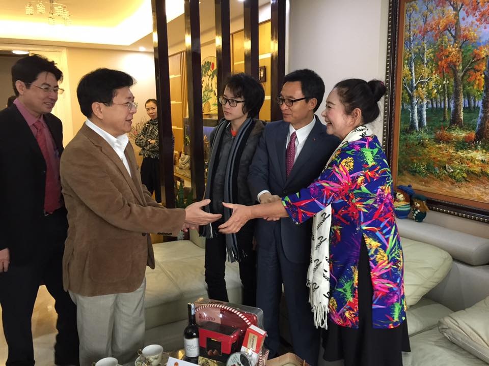 Phó Thủ tướng Vũ Đức Đam chúc Tết gia đình NSƯT Thanh Loan - Ảnh 3. Phó Thủ tướng Vũ Đức Đam chúc Tết gia đình NSƯT Thanh Loan - Ảnh 3.