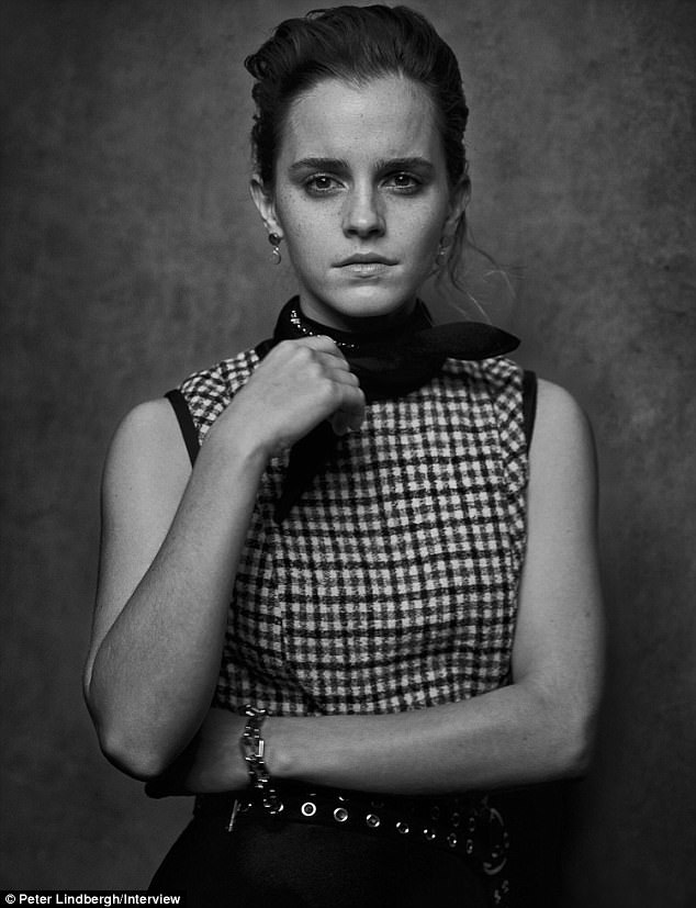 Emma Watson sợ định mệnh của những “hình mẫu” - 4 Kể từ năm 11 tuổi, Emma Watson đã bắt đầu nếm trải cảm giác là “người của công chúng”, khi cô được biết đến với vai diễn Hermione Granger trong loạt phim “Harry Potter”.