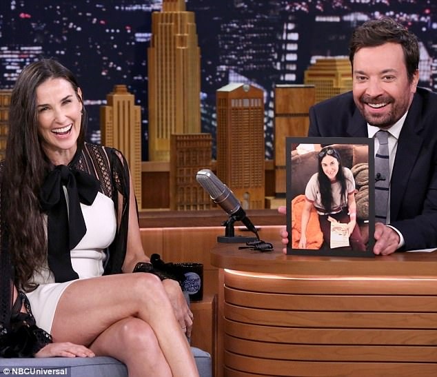 “Người đẹp không tuổi” tiết lộ bị… rụng răng vì căng thẳng - 1 Demi Moore tiết lộ cô đã bị rụng hai chiếc răng cửa vì trải qua những căng thẳng trong đời sống.