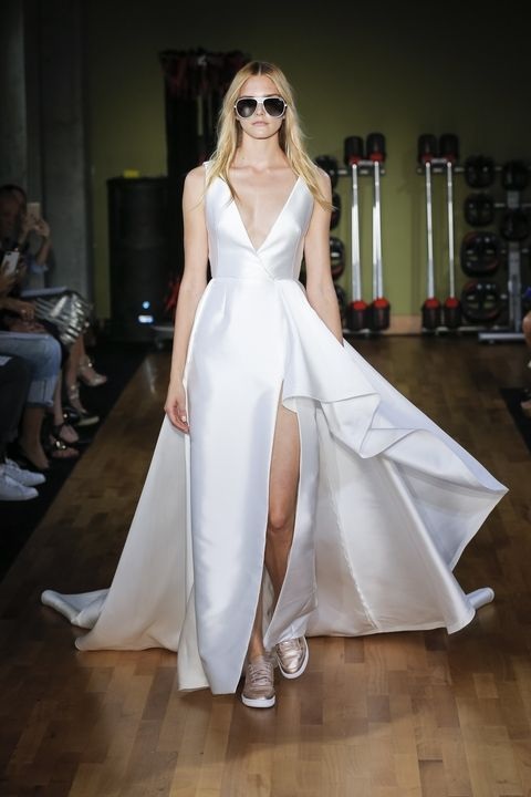 Những mẫu váy cưới hot nhất năm 2017 - 7
Rivini