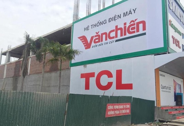 Lạ kỳ siêu thị “lọt thỏm” giữa công trình xây dựng: Yêu cầu đóng cửa bất thành? - 4 Lạ kỳ siêu thị “lọt thỏm” giữa công trình xây dựng: Yêu cầu đóng cửa bất thành? - 4