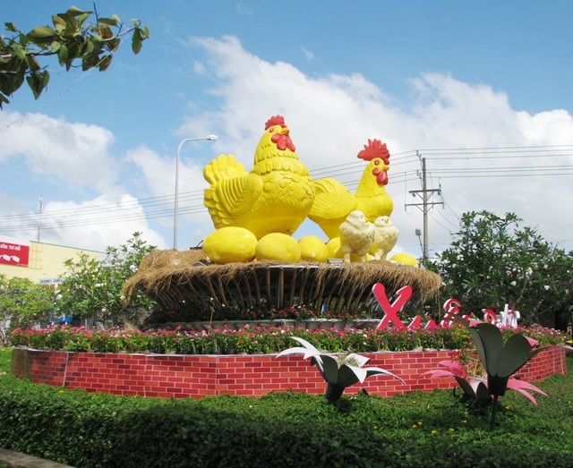 Ấn tượng hình gà “khủng” đón Tết Đinh Dậu - 3