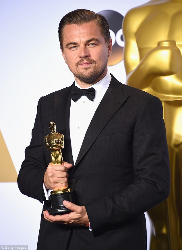 Định mệnh gắn liền Leonardo DiCaprio với… Leonardo da Vinci - 2 Leonardo DiCaprio từng giành giải Oscar đầu tiên trong sự nghiệp với vai diễn trong một phim tiểu sử.