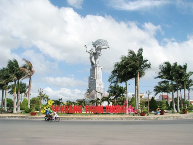 Bạc Liêu chào đón một năm mới an khang thịnh vượng. Trong ảnh là tượng đài ngay cửa ngỏ vào trung tâm thành phố Bạc Liêu.