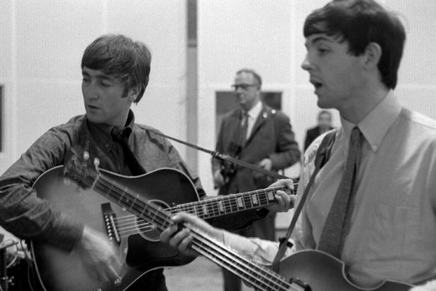 Cần bao nhiêu nhạc sĩ để tạo ra được một ca khúc ăn khách? - 2 John Lennon - Paul McCartney của The Beatles