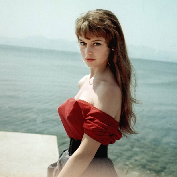 “Tóc mái mưa” khiến người đẹp showbiz “mê mẩn” - 1 Nữ minh tinh người Pháp Brigitte Bardot