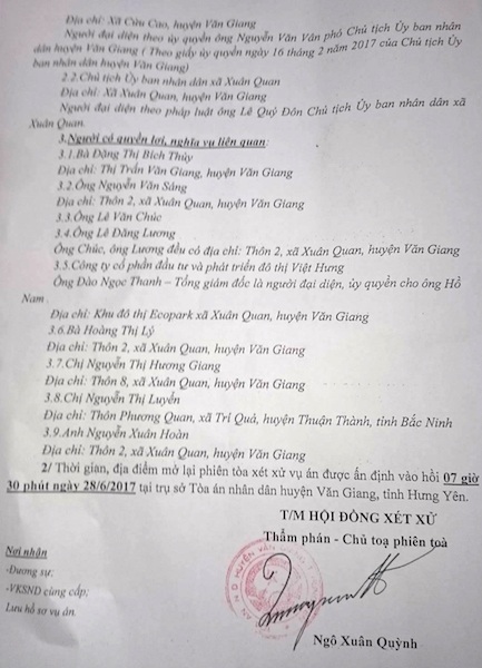 
Sau nhiều năm mòn mỏi chờ đợi, ông Nguyễn Xuân Hà chưa hết vui mừng vì phiên toà được mở thì đã có quyết định hoãn toà.
