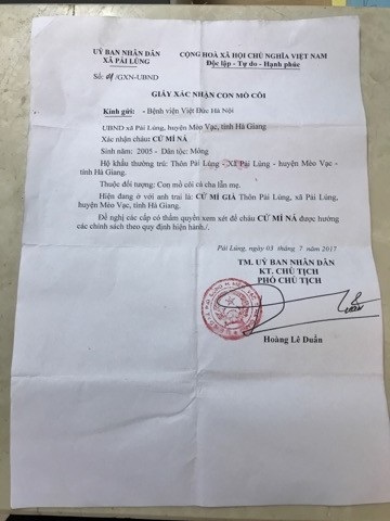Không có 60 triệu mổ cột sống, cậu bé 12 tuổi mồ côi cha mẹ có nguy cơ liệt vĩnh viễn - 4 Giấy xác nhận con mồ côi của em Ná.