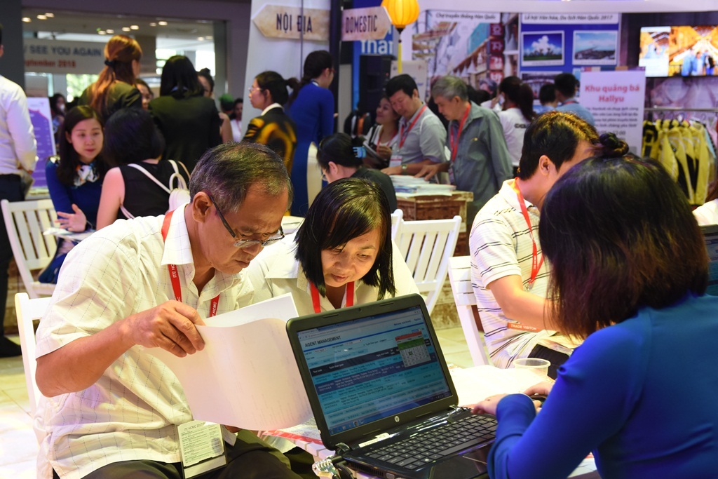 "Rồng rắn" xếp hàng tham quan hội chợ Du lịch Quốc tế TPHCM - 3 "Rồng rắn" xếp hàng tham quan hội chợ Du lịch Quốc tế TPHCM - 3