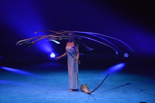 Sửng sốt trước tiết mục kể về “vẻ đẹp của sự cân bằng” - 4 Sửng sốt trước tiết mục kể về “vẻ đẹp của sự cân bằng” - 4