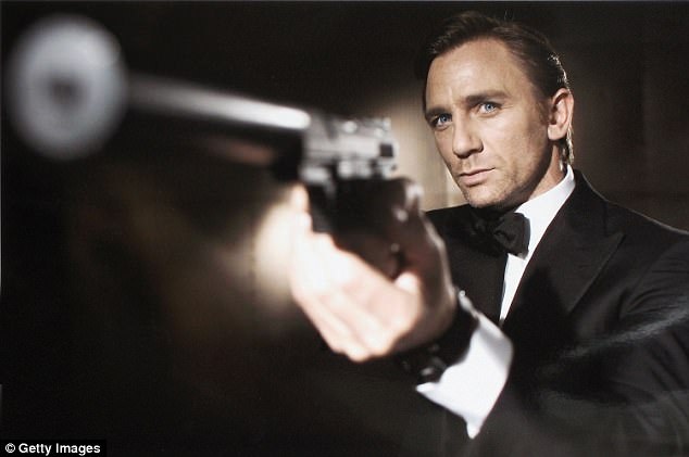 Điệp viên 007 trong “Bond 25” sẽ do ai đảm nhận? - 2 Daniel Craig chứng tỏ mình là một lựa chọn lý tưởng để đảm nhận vai James Bond khi hai tập phim “Skyfall” (2012) và “Spectre” (2015) có doanh thu lớn nhất trong lịch sử 24 tập phim về Điệp viên 007. Việc tìm một người kế nhiệm thay Craig hẳn rất khó khăn.