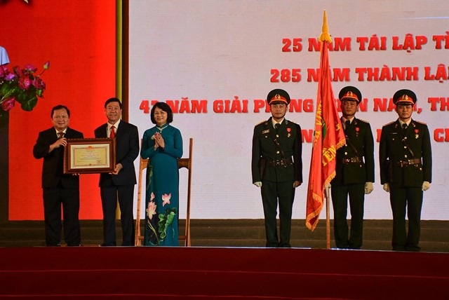 Vĩnh Long nhận Huân chương Độc lập hạng nhất - 1 Vĩnh Long đón nhân Huân chương Độc lập hạng nhất