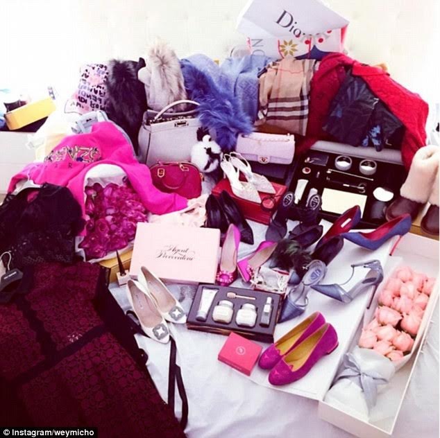 Cuộc sống “vạn người mơ” của các tiểu thư con nhà giàu Trung Quốc - 2 Cuộc sống “vạn người mơ” của các tiểu thư con nhà giàu Trung Quốc - 2