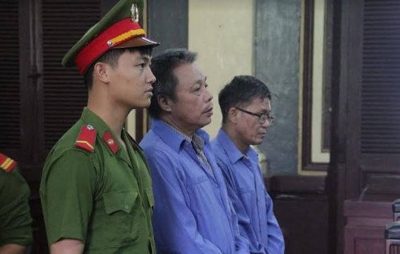 Nguyên Phó tổng giám đốc Vinacafe hầu tòa vì "rút ruột" hàng tỷ đồng - 1 Các bị cáo tại phiên tòa.