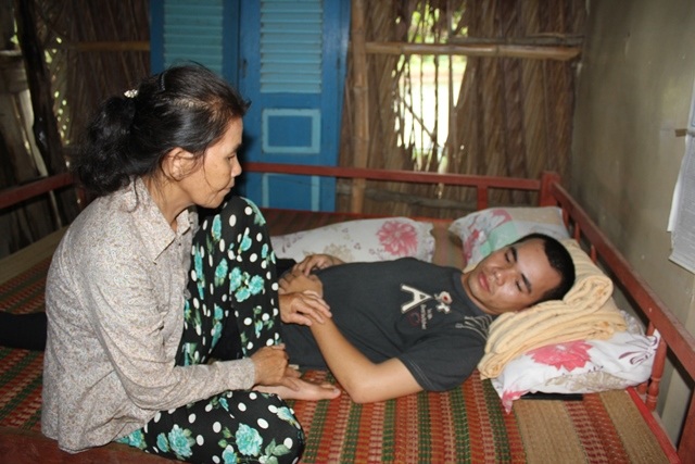 Chàng thanh niên tan vỡ ước mơ vì bệnh ung thư não - 2 Trọng đang nằm dưỡng bệnh để chuẩn bị tới đợt vô hóa chất