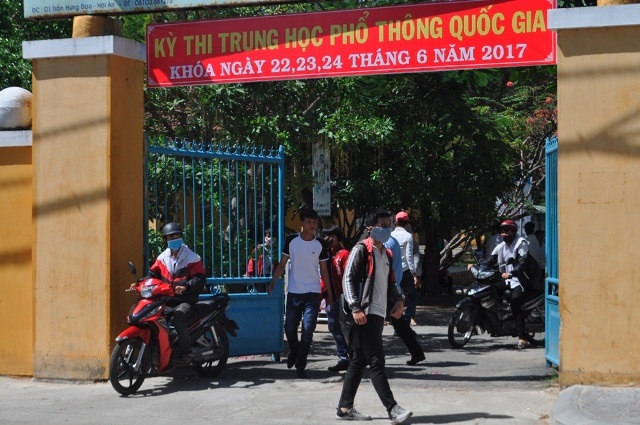 Đề Văn vừa sức, thí sinh hớn hở rời phòng thi - 26
Thí sinh tại điểm thi trường Kim Đồng, Hội An. (Ảnh: Công Bính)