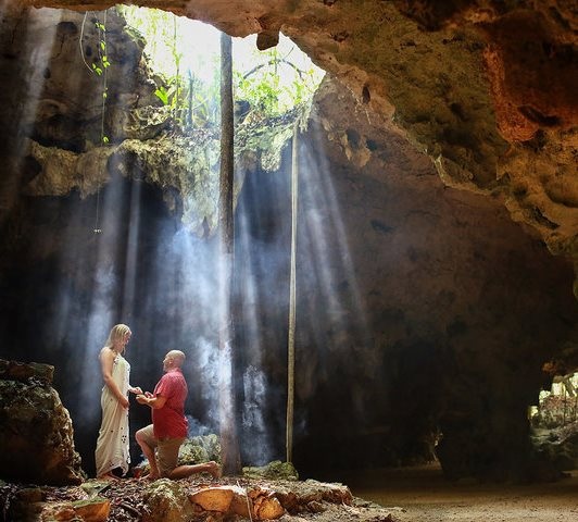Siêu lãng mạn cặp đôi quyết lên rừng, xuống biển để cầu hôn - 2 Chàng trai bất ngờ ngỏ lời cầu hôn trong một hang đá trên rừng…