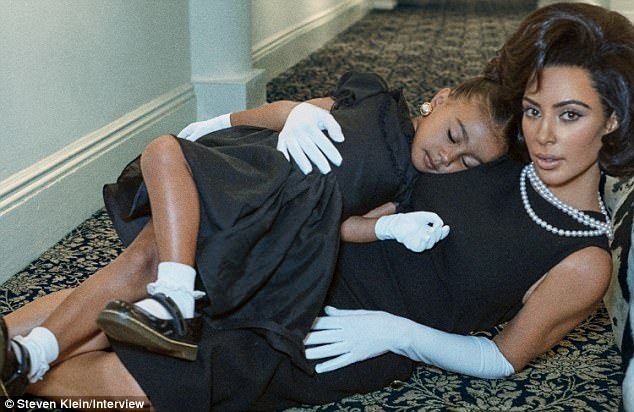 Kim Kardashian gây tranh cãi khi hóa thân thành phu nhân Kennedy - 1 Kim Kardashian gây tranh cãi khi hóa thân thành phu nhân Kennedy - 1