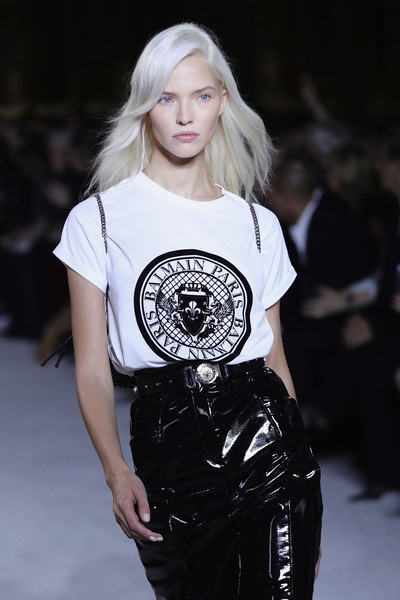 Dàn siêu mẫu tụ hội trong show của Balmain - 15
Sasha Luss