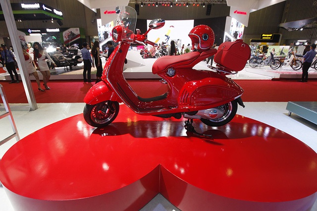 Vespa 946 Red có giá bán 405 triệu đồng - 1 Vespa 946 Red có giá bán 405 triệu đồng - 1