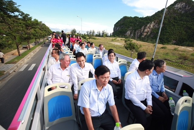 Độc đáo tour tham quan Sơn Trà Đà Nẵng với Coco Bus Tour tuyến N2 - 3
Coco Bus Tour không chỉ là phương tiện di chuyển hữu ích mà còn là một trải nghiệm, một phong cách du lịch sành điệu.