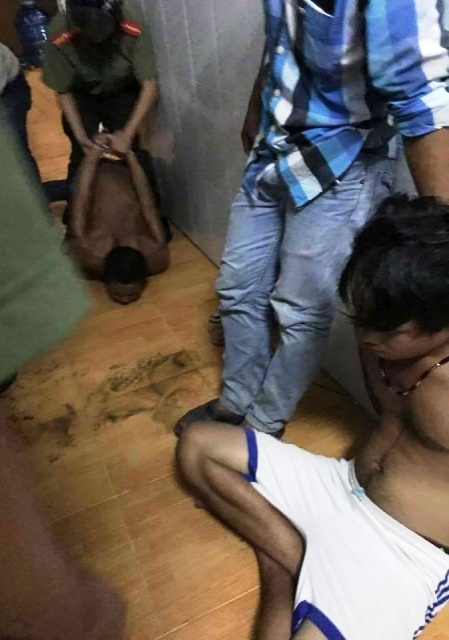 
Sau hai ngày lẩn trốn, nghi phạm liên quan đến vụ 2 thanh niên bị đâm chết ở thị trấn An Thới vào đêm 1/9 đã bị công an huyện Phú Quốc bắt giữ
