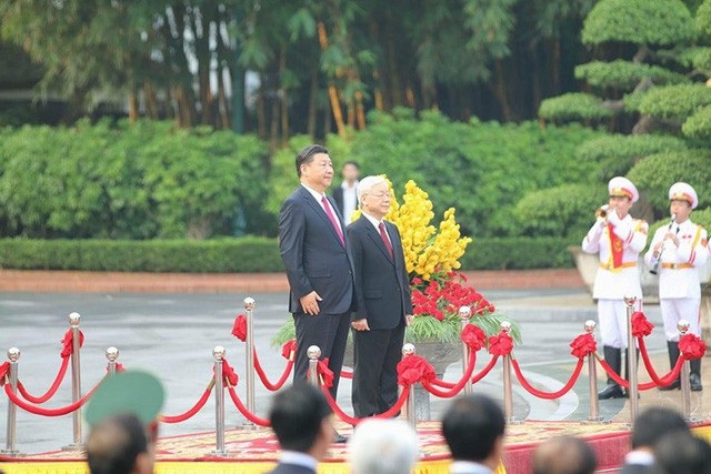 Tuyên bố chung Việt Nam - Trung Quốc: “Sự phát triển của nước này là cơ hội của nước kia” - 1 Tổng Bí thư Nguyễn Phú Trọn và Tổng Bí thư Tập Cận Bình tại lễ đón chính thức ngày 12/11