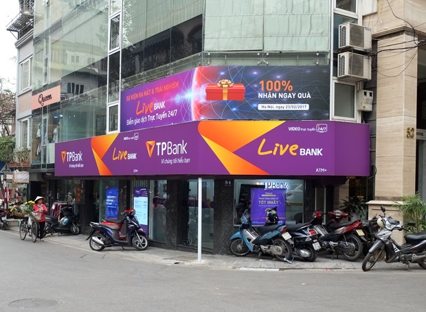 50 năm: Hành trình từ ATM đến ngân hàng hoàn toàn tự động - 2
Ngân hàng tự động LiveBank của TPBank tại 54 Bát Sứ, Hà Nội