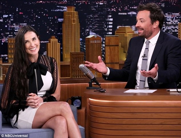 “Người đẹp không tuổi” tiết lộ bị… rụng răng vì căng thẳng - 4 Demi Moore cảm thấy may mắn vì nha khoa hiện nay đã rất phát triển và vẫn giúp cô có được nụ cười ngọt ngào.